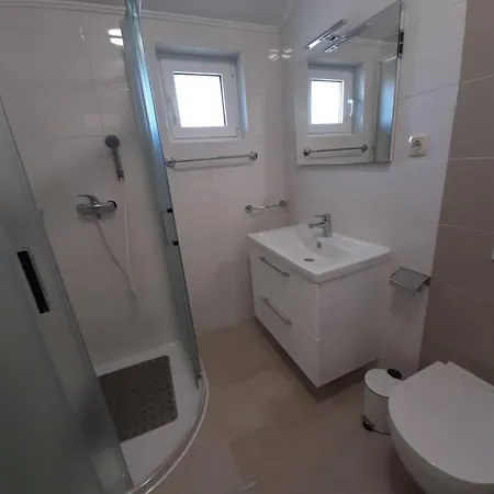 Ivan I Ruza Apartment Lopar