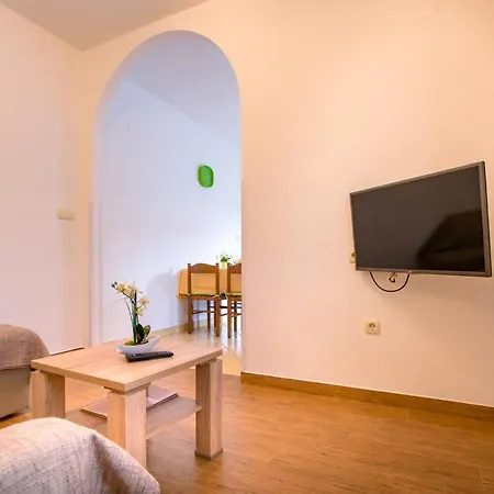 Ivan I Ruza Apartment Lopar